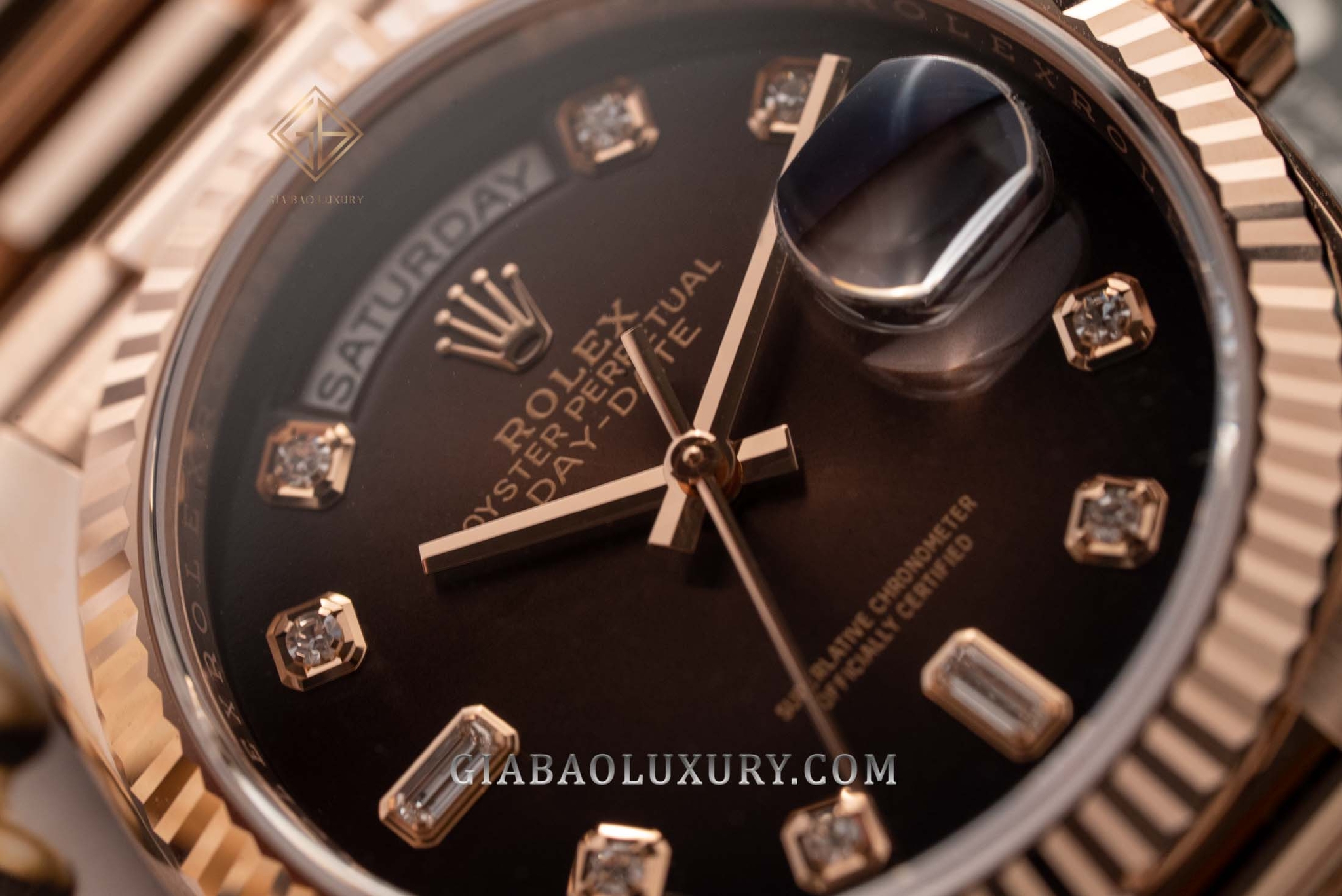 Review đồng hồ Rolex Day-Date 128235: Vàng Everose mặt chocolate - Sự kết hợp mang tính cộng hưởng