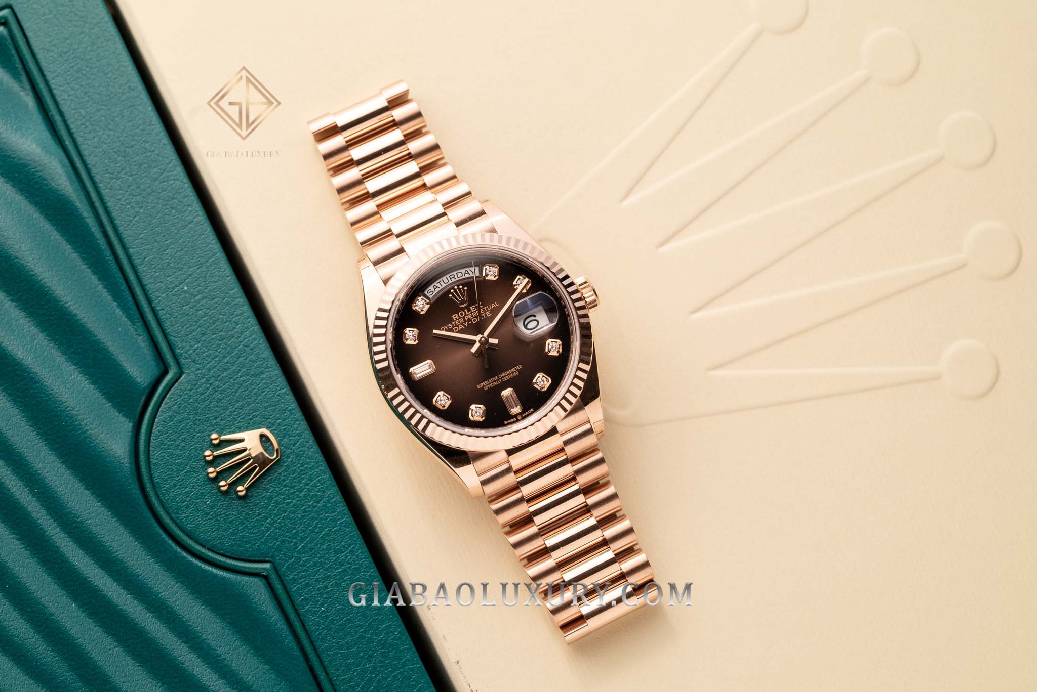 Review đồng hồ Rolex Day-Date 128235: Vàng Everose mặt chocolate - Sự kết hợp mang tính cộng hưởng