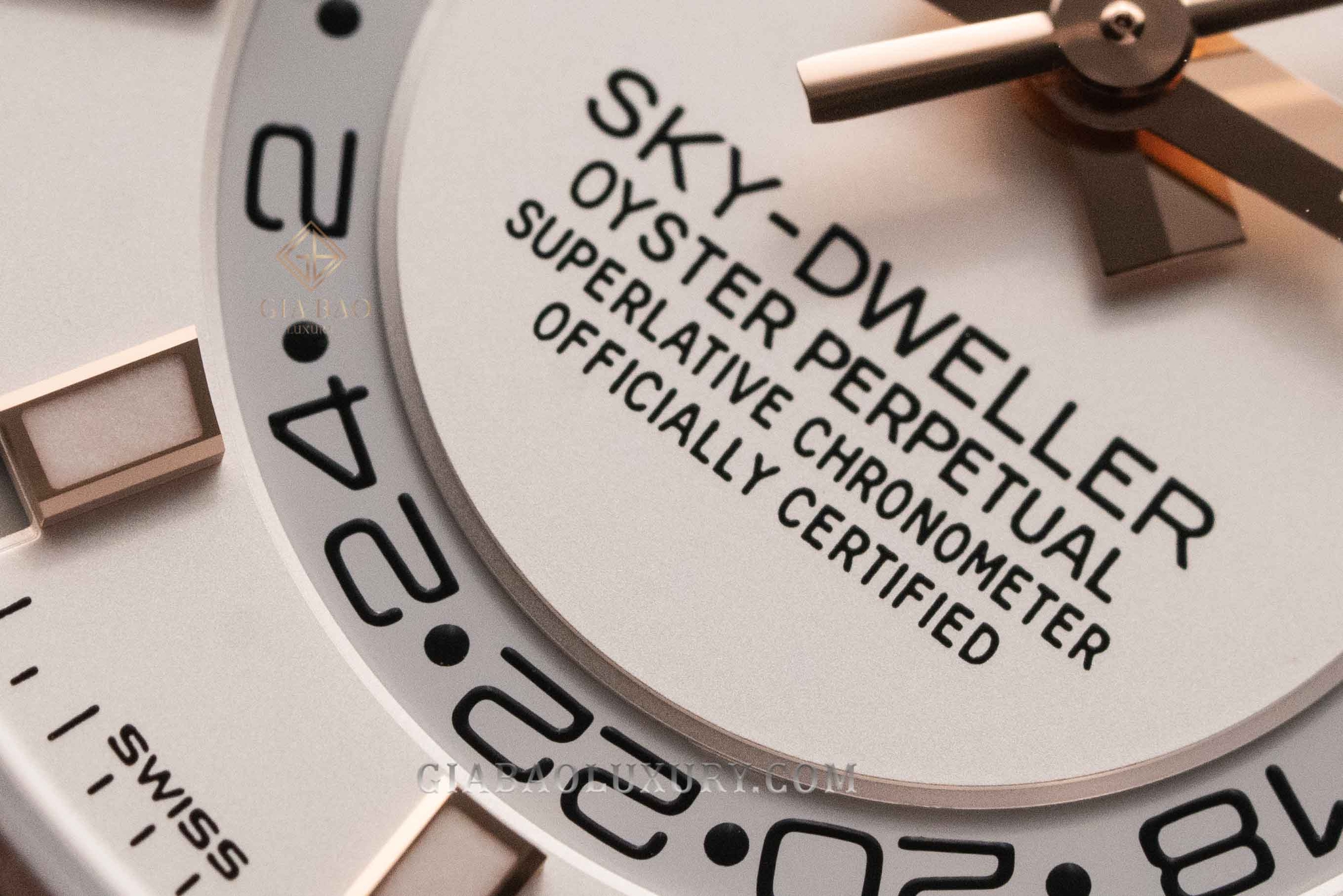 Đồng Hồ Rolex Sky Dweller 326235 Mặt Số Trắng