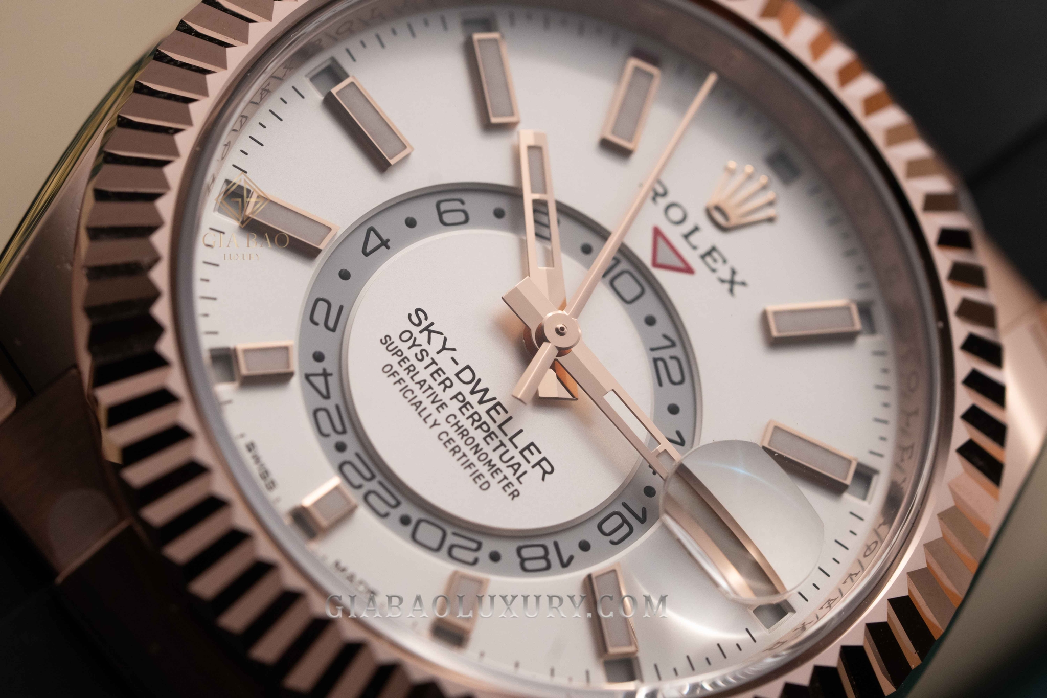 Đồng Hồ Rolex Sky Dweller 326235 Mặt Số Trắng