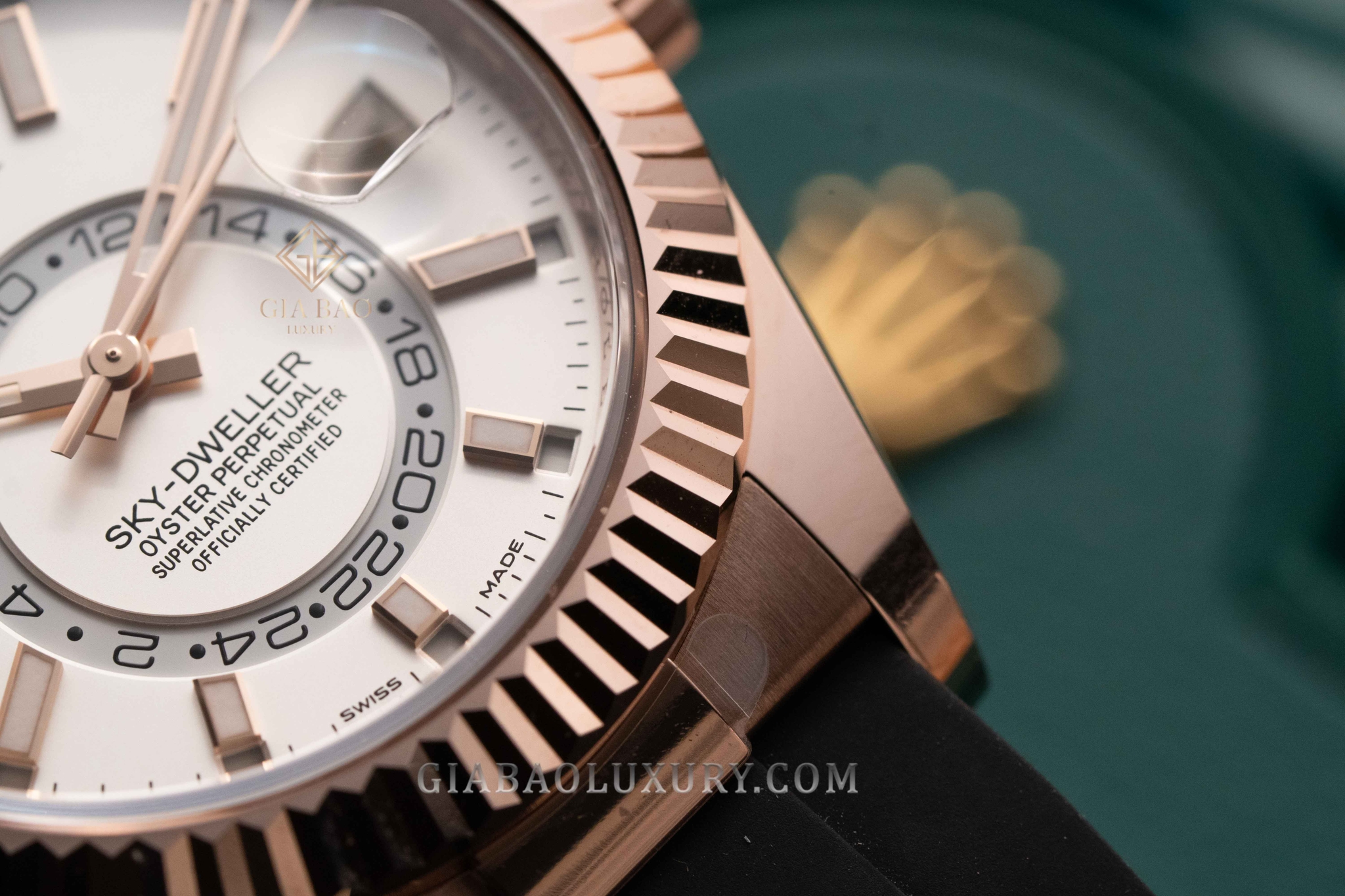 Đồng Hồ Rolex Sky Dweller 326235 Mặt Số Trắng