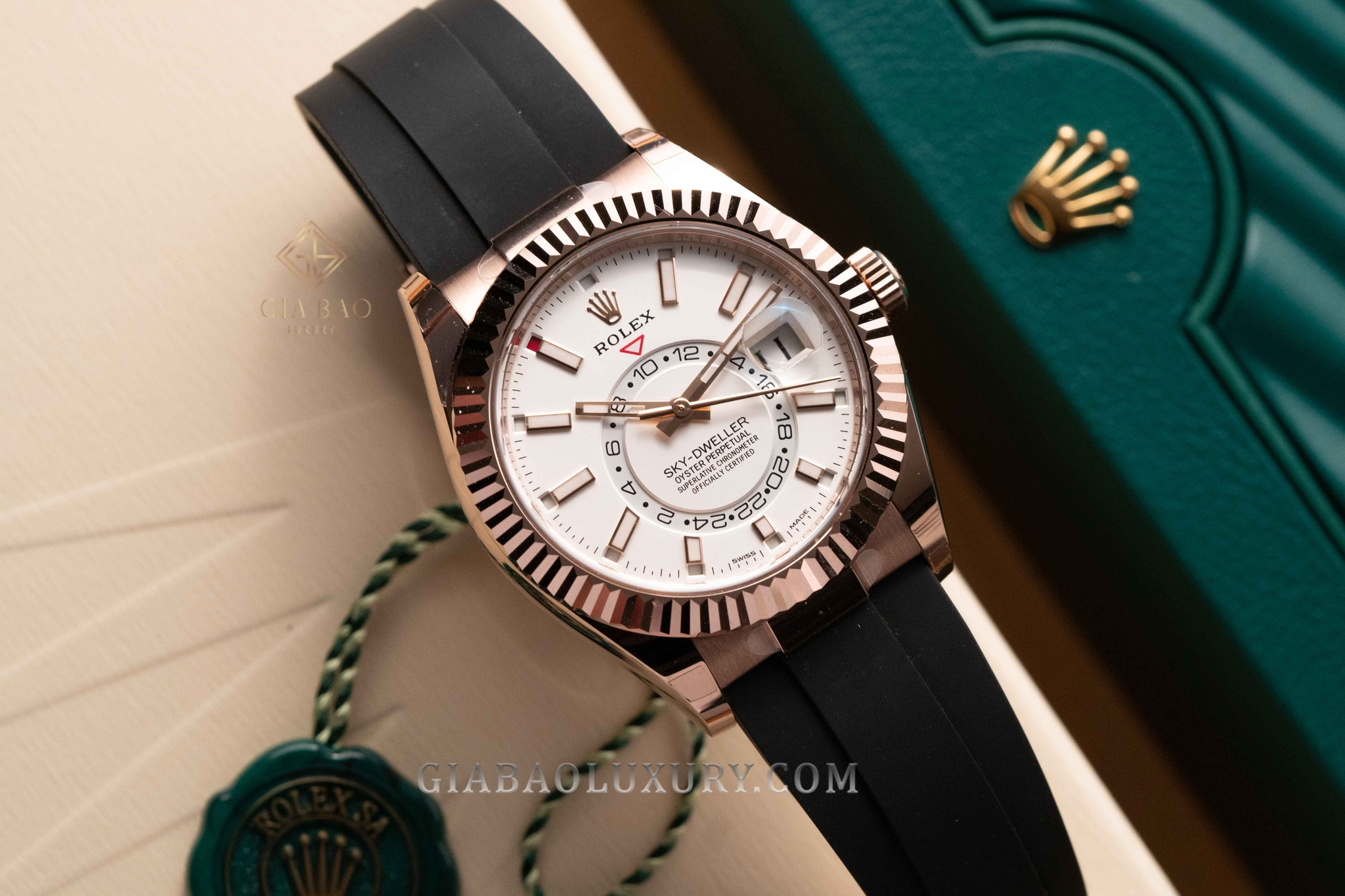 Đồng Hồ Rolex Sky Dweller 326235 Mặt Số Trắng