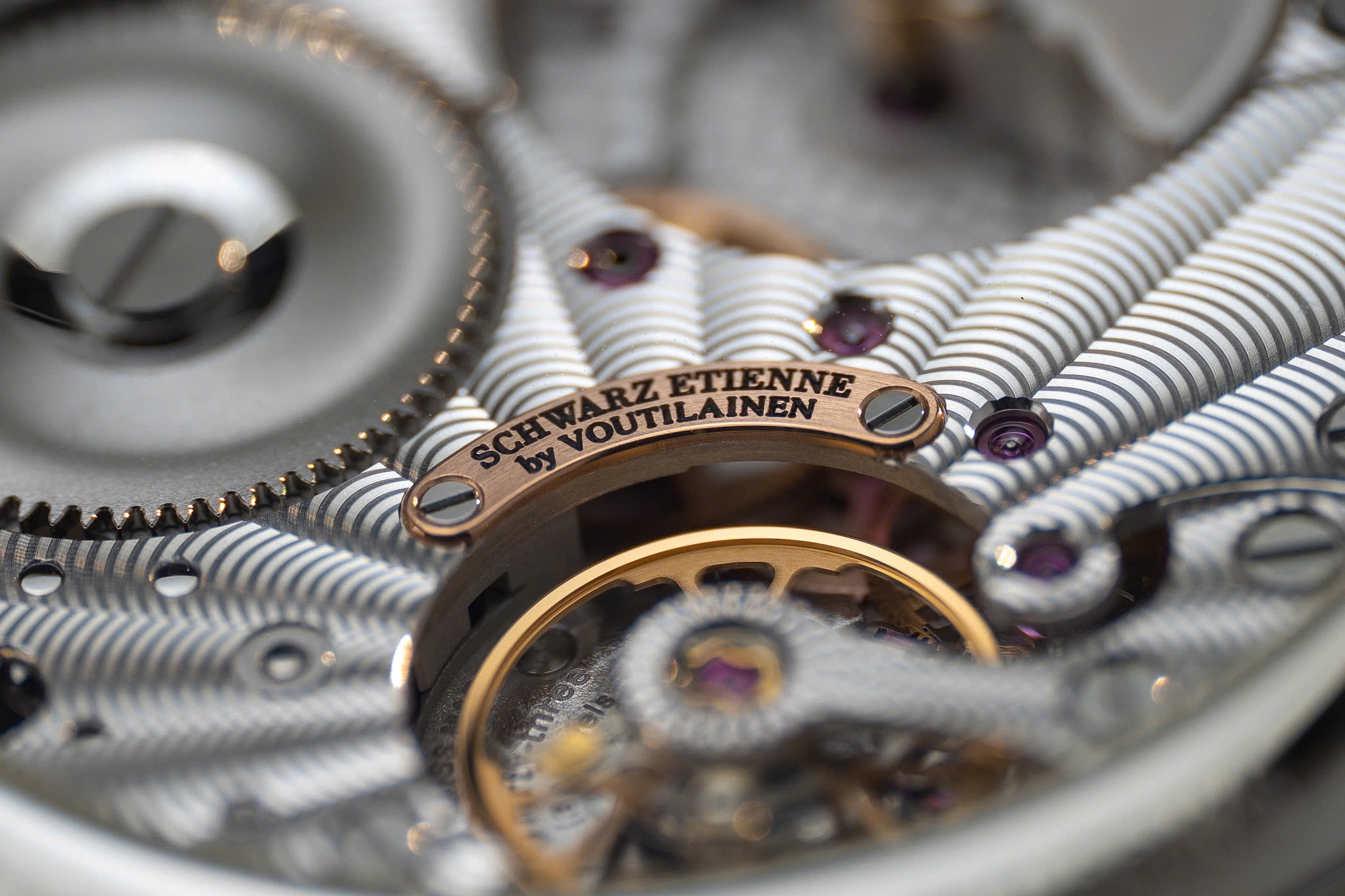 Đồng Hồ Schwarz Etienne Roma Synergy GMT Mặt số Salmon by Kari Voutilainen