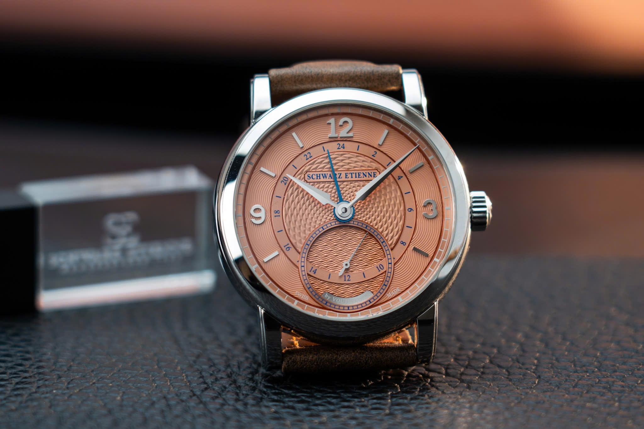 Kari Voutilainen x Schwarz Etienne  – Mẫu đồng hồ đầu tiên với chức năng GMT