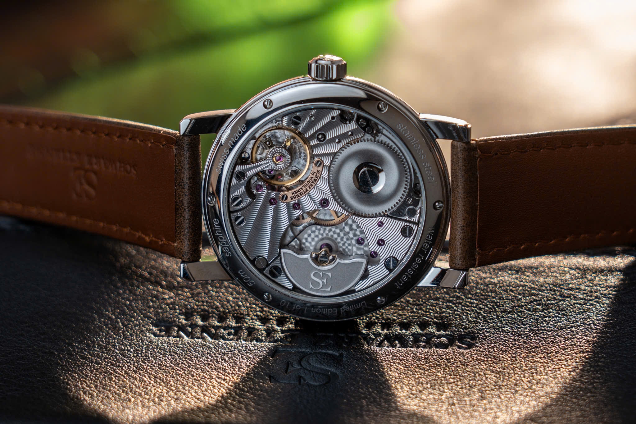 Đồng Hồ Schwarz Etienne Roma Synergy GMT Mặt số Salmon by Kari Voutilainen