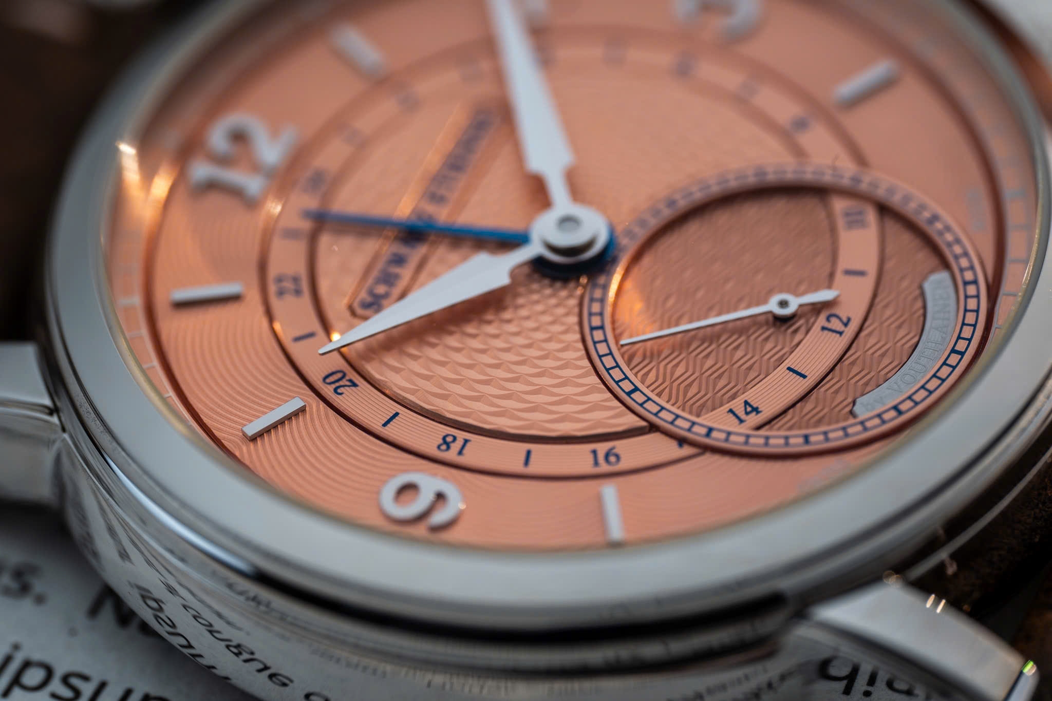 Đồng Hồ Schwarz Etienne Roma Synergy GMT Mặt số Salmon by Kari Voutilainen