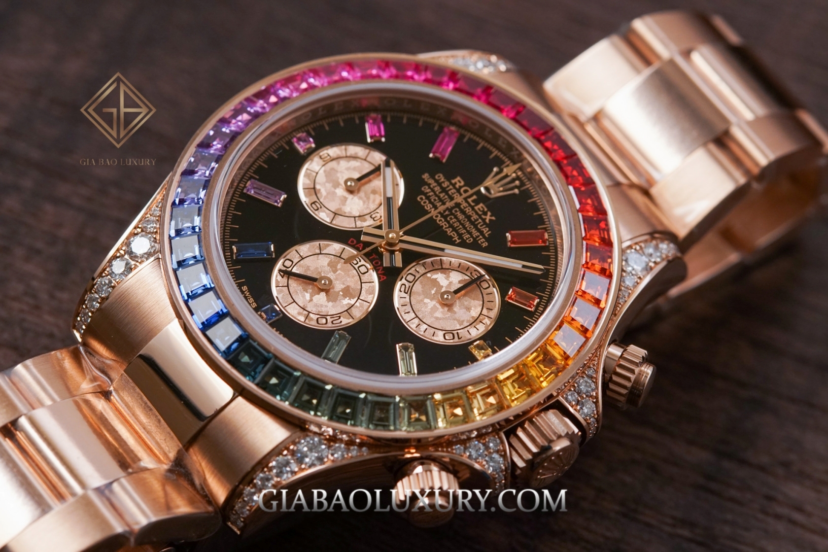 Rolex Cosmograph Daytona 116520 và 116595RBOW