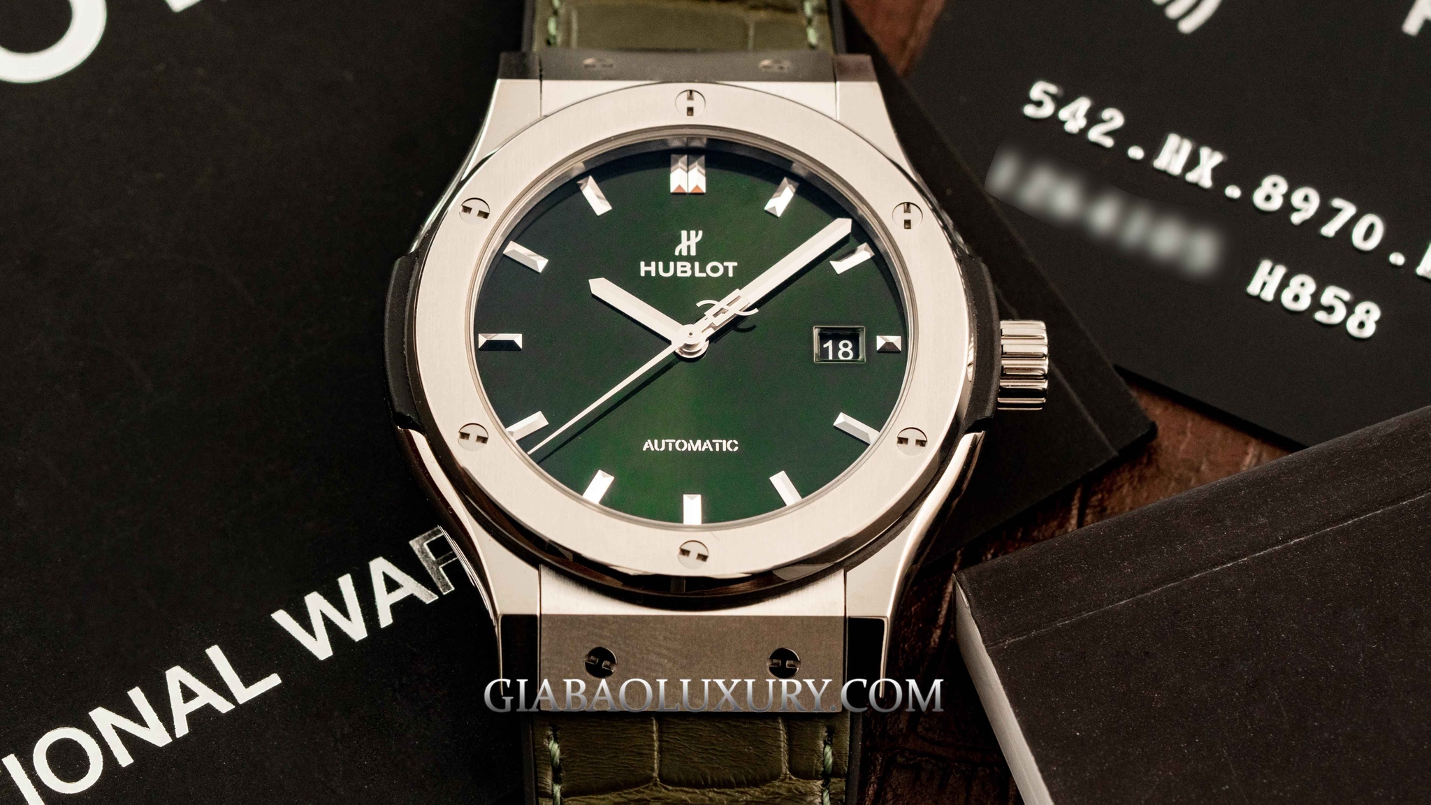 Đồng hồ Hublot Classic Fusion Green 42mm Titanium 542.NX.8970.LR