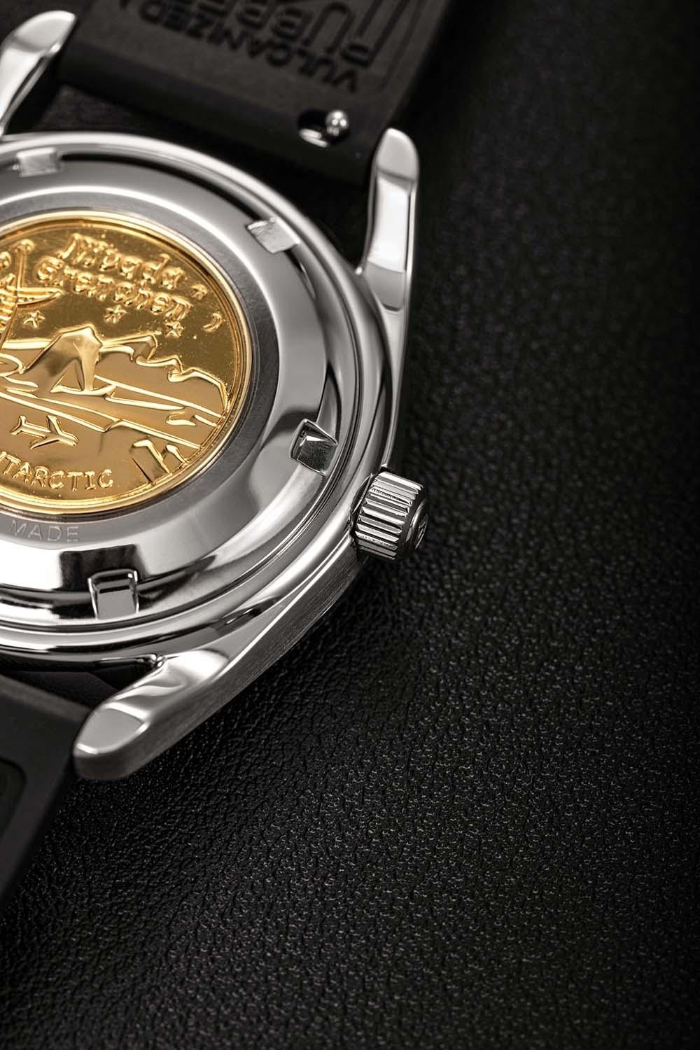 Nivada Grenchen, dòng sản phẩm Super Antarctic, Ref num 32026A mặt số đen mờ