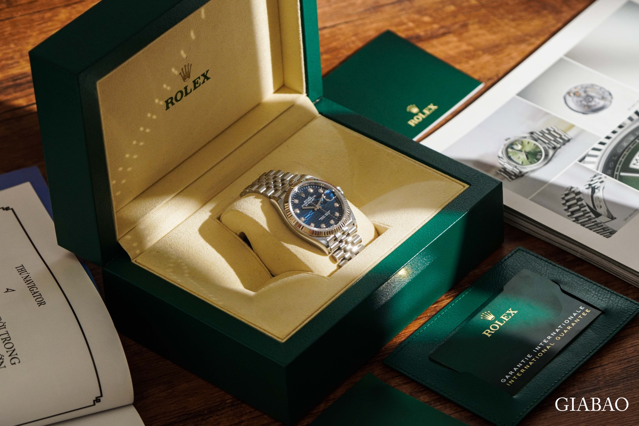 Đồng Hồ Rolex Datejust 36 126234 Mặt Số Xanh Vân Gấp Nếp Cọc Số Nạm Kim Cương