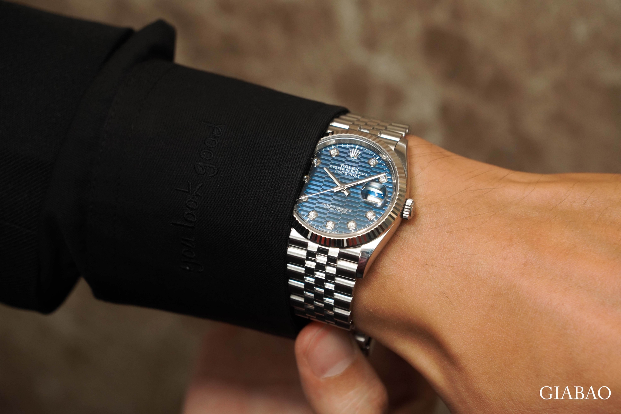 Đồng Hồ Rolex Datejust 36 126234 Mặt Số Xanh Vân Gấp Nếp Cọc Số Nạm Kim Cương