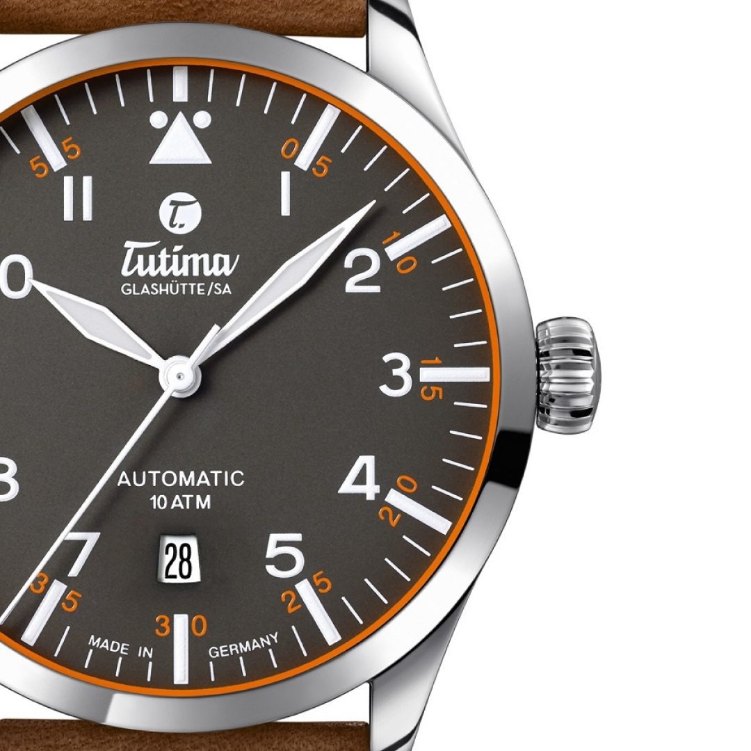 Tutima, dòng sản phẩm Flieger Automatic, Ref no: 6105-03, mặt số xám Gunmetal
