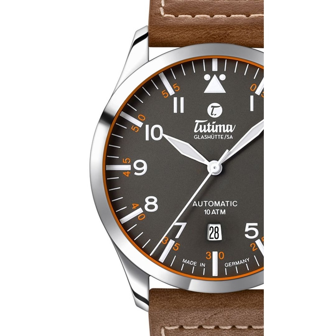 Tutima, dòng sản phẩm Flieger Automatic, Ref no: 6105-03, mặt số xám Gunmetal
