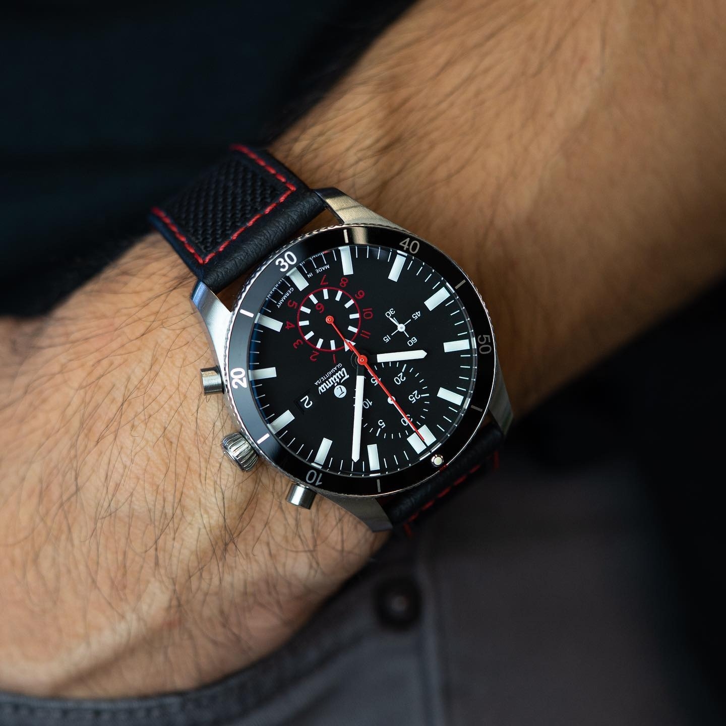 Đồng hồ đeo tay thương hiệu Tutima, dòng sản phẩm Grand Flieger Airport, Ref no: 6401-03, mặt số nhung đen, size 43mm, máy tự động, vỏ đồng hồ bằng thép không gỉ và dây đeo vải Kevlar, hàng mới 100%