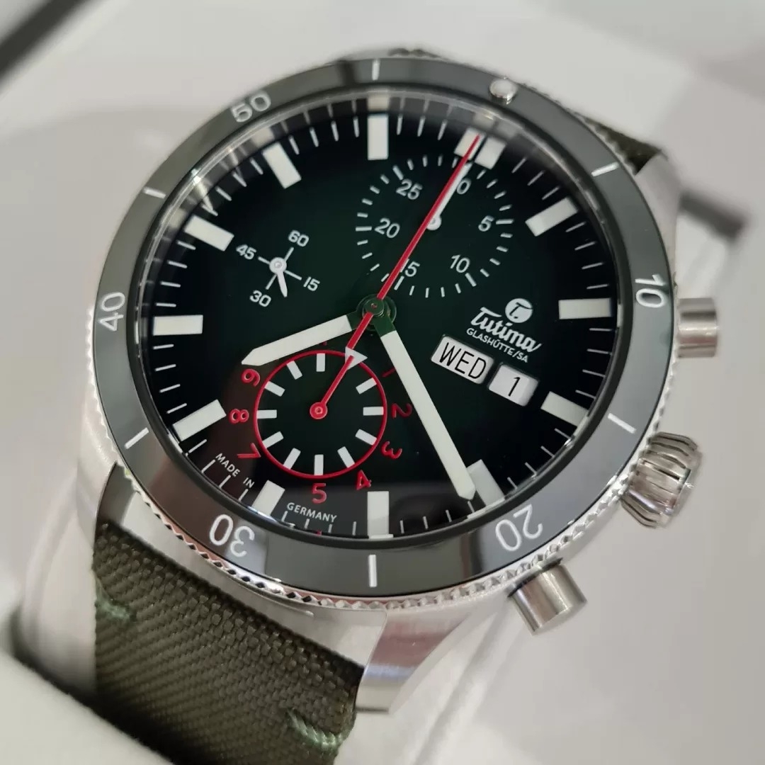 Đồng hồ đeo tay thương hiệu Tutima, dòng sản phẩm Grand Flieger Airport, Ref no: 6407-03, mặt số xanh lá Dégradé, size 41mm, máy tự động, vỏ đồng hồ bằng thép không gỉ và dây đeo vải Cordura®, hàng mới 100%