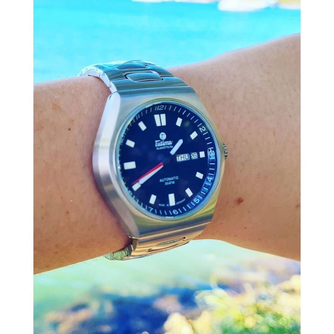 Đồng hồ đeo tay thương hiệu Tutima, dòng sản phẩm M2 Coastline, Ref no: 6150-02, mặt số xanh Deep, size 43mm, máy tự động, vỏ đồng hồ và dây bằng titanium, hàng mới 100%