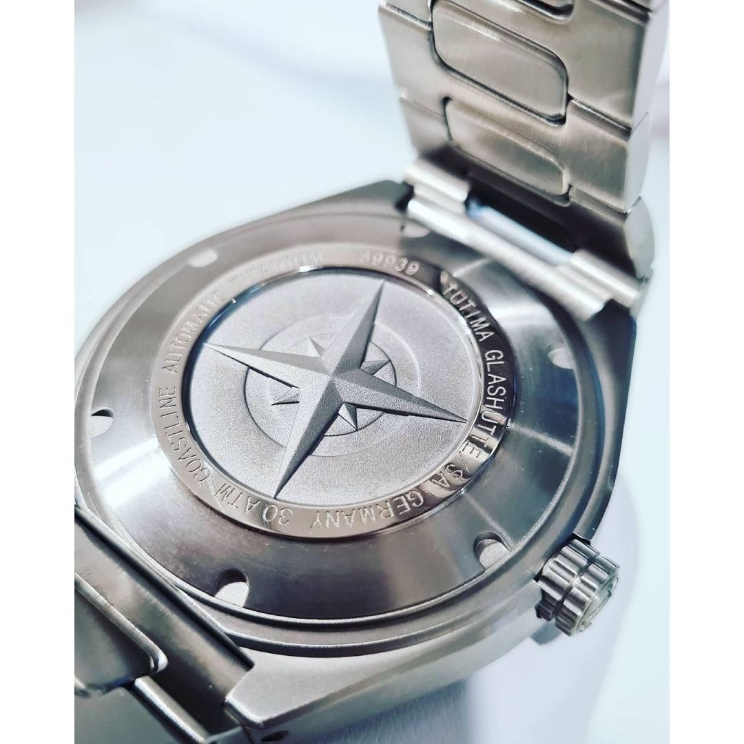 Đồng hồ đeo tay thương hiệu Tutima, dòng sản phẩm M2 Coastline, Ref no: 6150-02, mặt số xanh Deep, size 43mm, máy tự động, vỏ đồng hồ và dây bằng titanium, hàng mới 100%