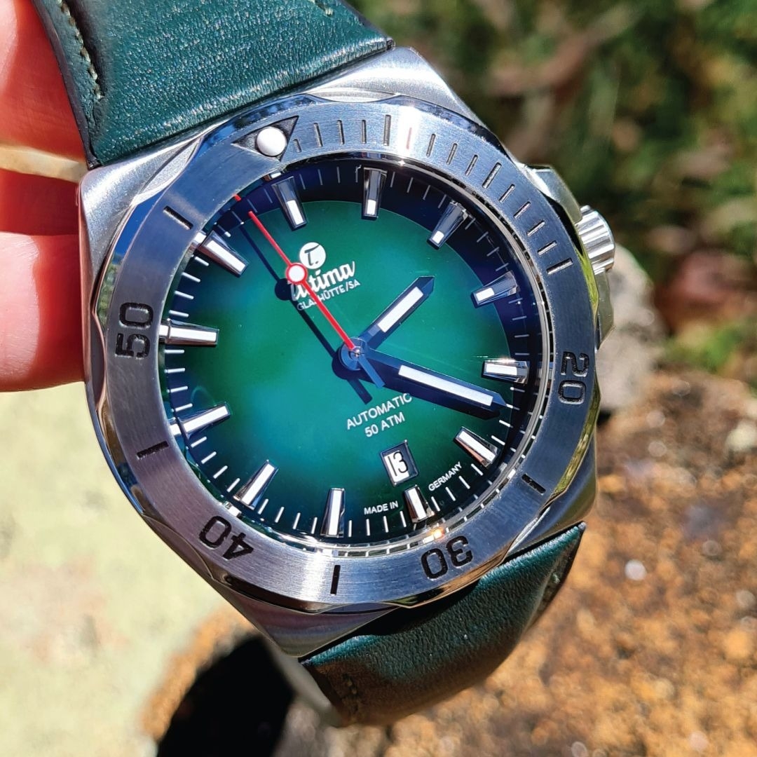 Tutima, dòng sản phẩm M2 Seven Seas S, Ref no: 6155-05, mặt số xanh lá Dégradé