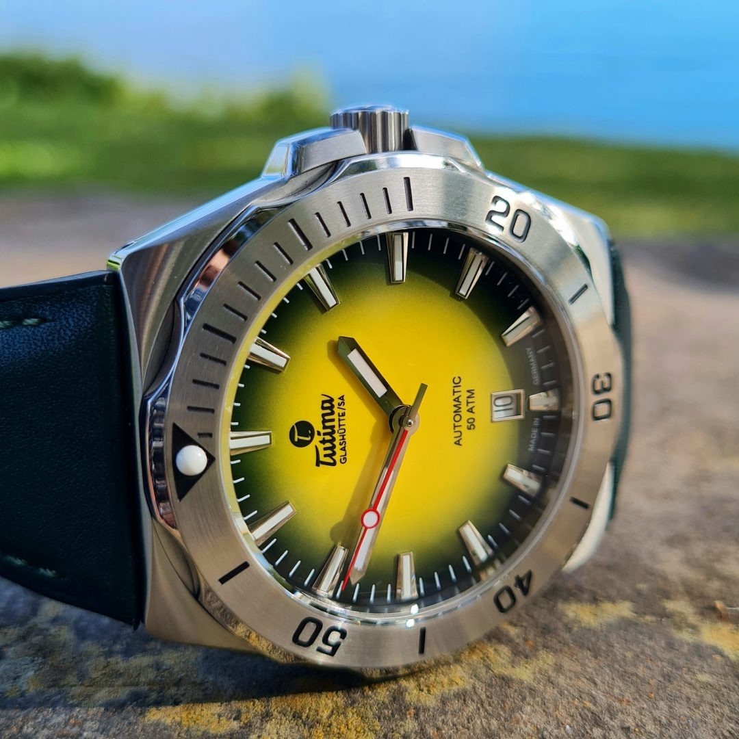 Tutima, dòng sản phẩm M2 Seven Seas S, Ref no: 6155-09, mặt số vàng Dégradé