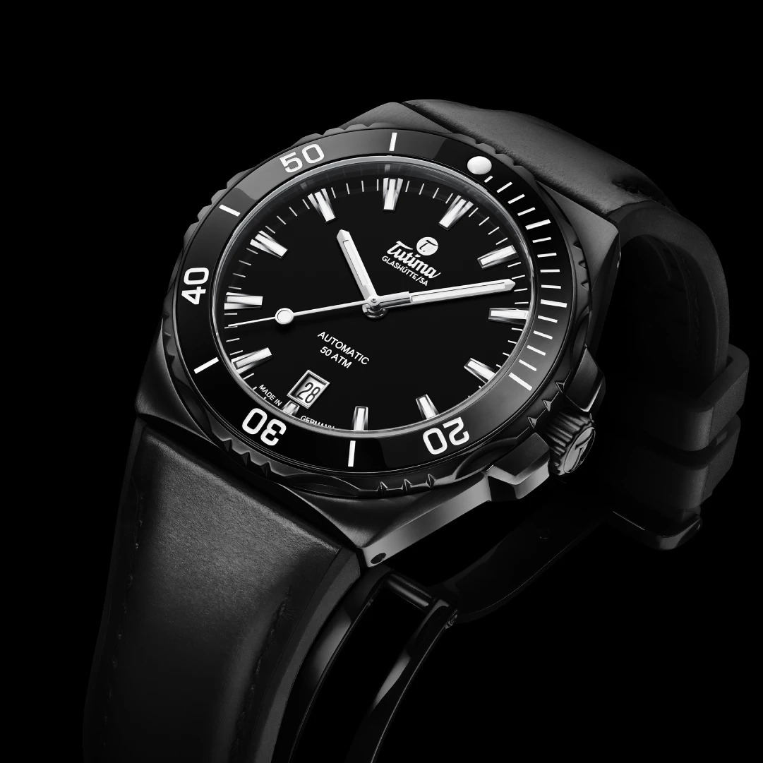 Tutima, dòng sản phẩm M2 Seven Seas S, Ref no: 6156-13, mặt số đen Deep