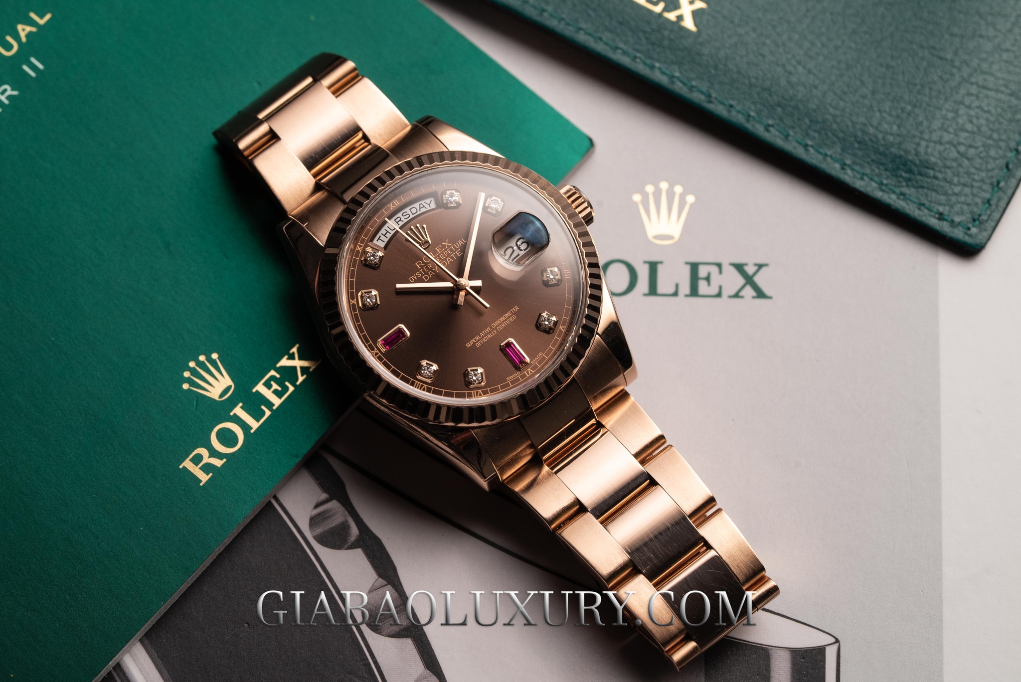 Đồng hồ Rolex Day-Date 118235 Mặt Số Chocolate Đá Ruby Đỏ Dây Đeo Oyster