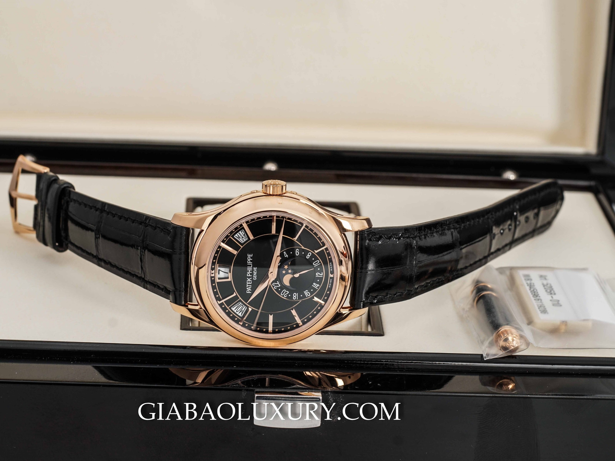 ĐỒNG HỒ PATEK PHILIPPE 5205R 010 mặt đen