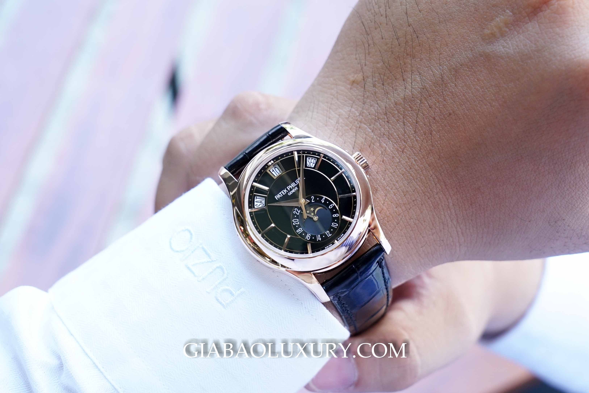 Review đồng hồ Patek Philippe Annual Calendar 5205R - 010
