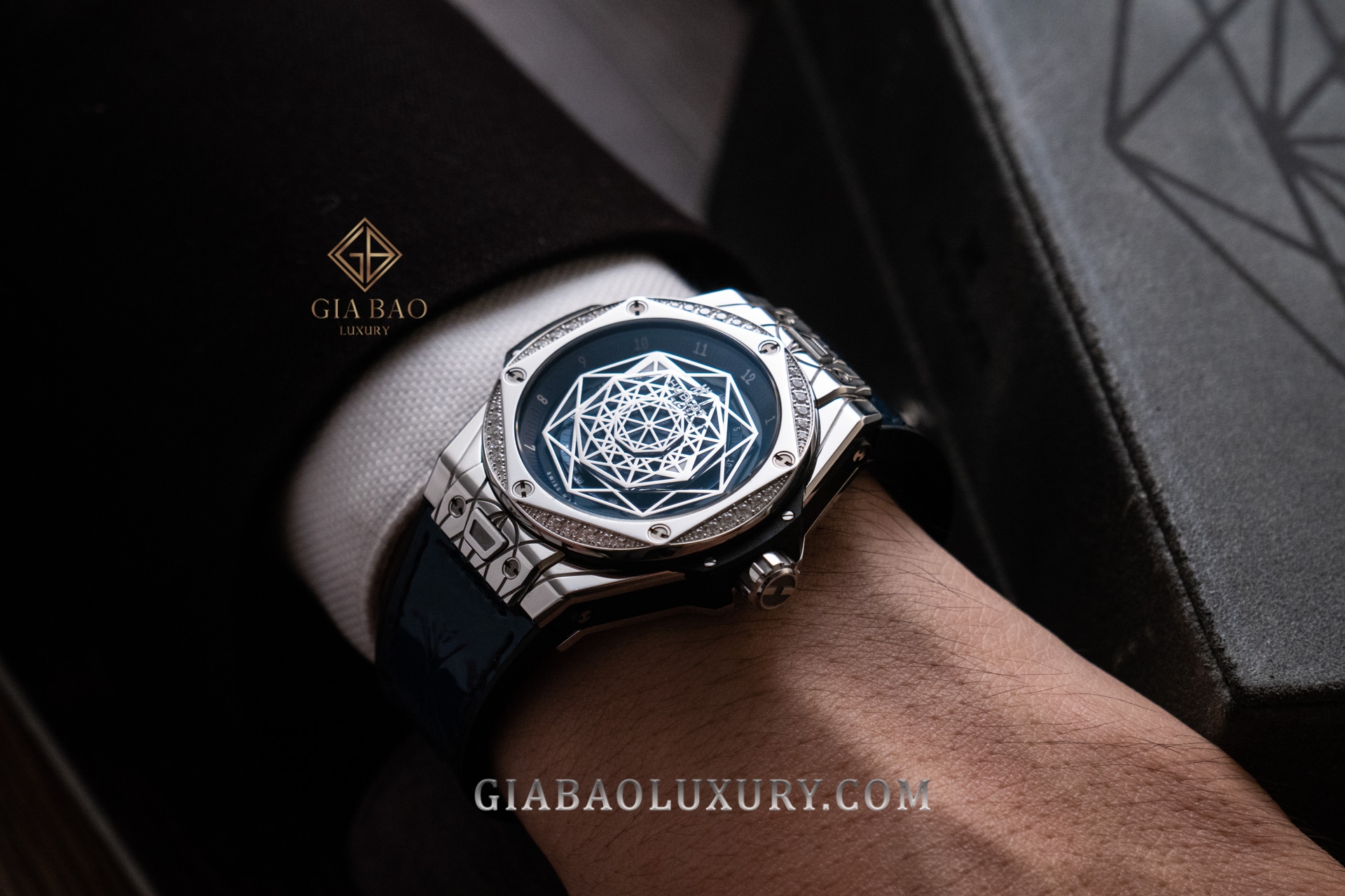 Review đồng hồ Hublot Big Bang Sang Bleu 39mm 465.SS.7179.VR.1204.MXM19