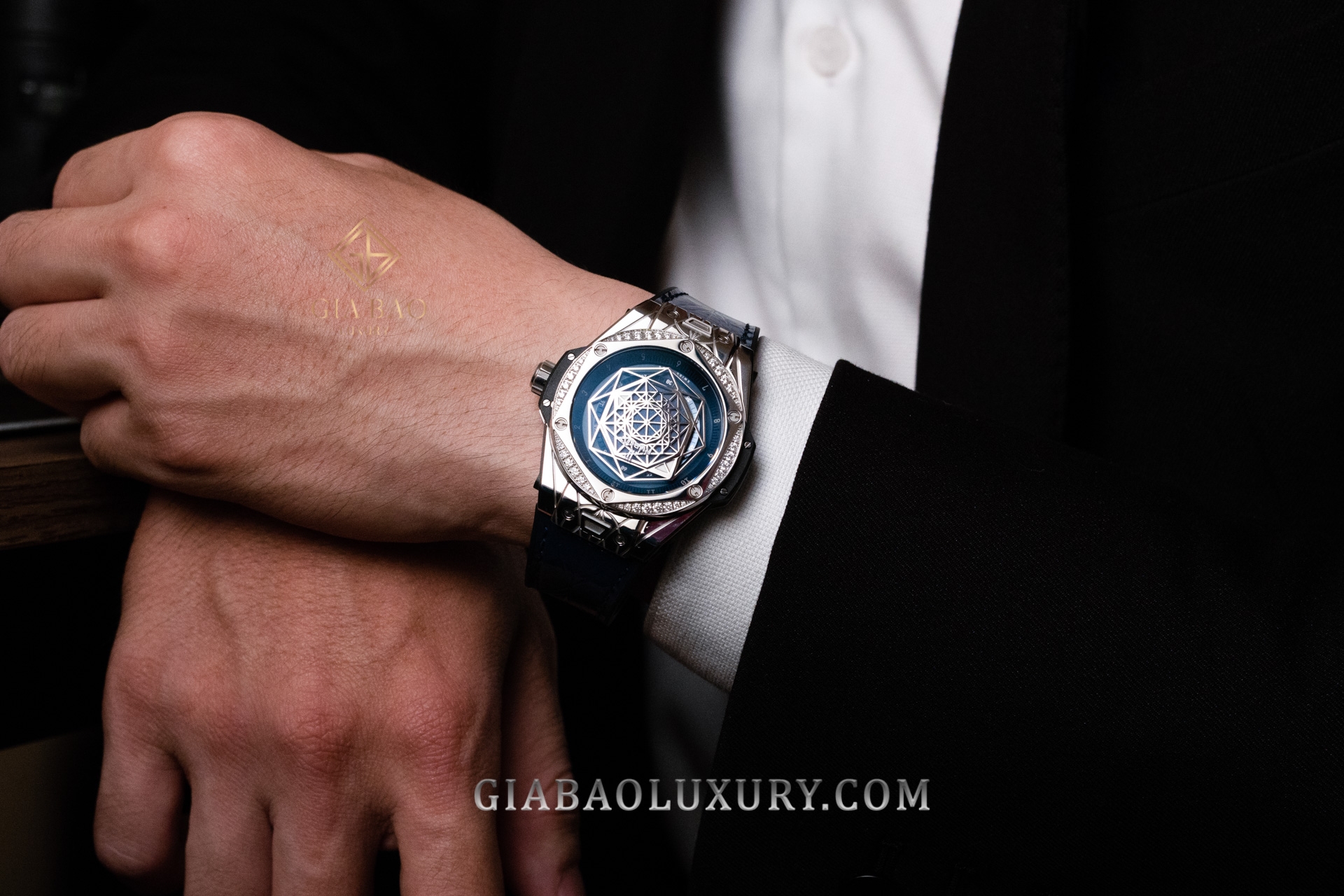 Review đồng hồ Hublot Big Bang Sang Bleu 39mm 465.SS.7179.VR.1204.MXM19