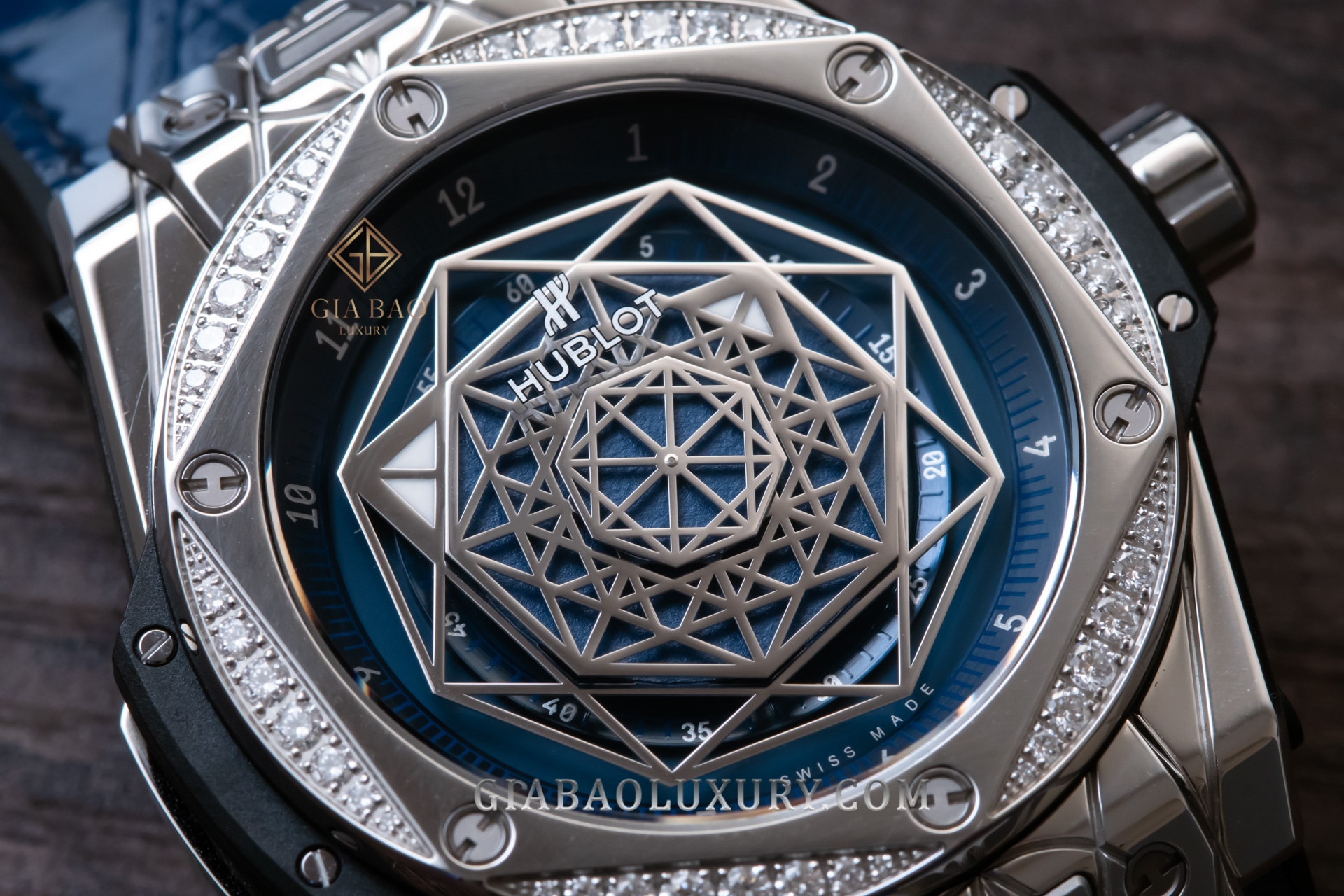 Review đồng hồ Hublot Big Bang Sang Bleu 39mm 465.SS.7179.VR.1204.MXM19