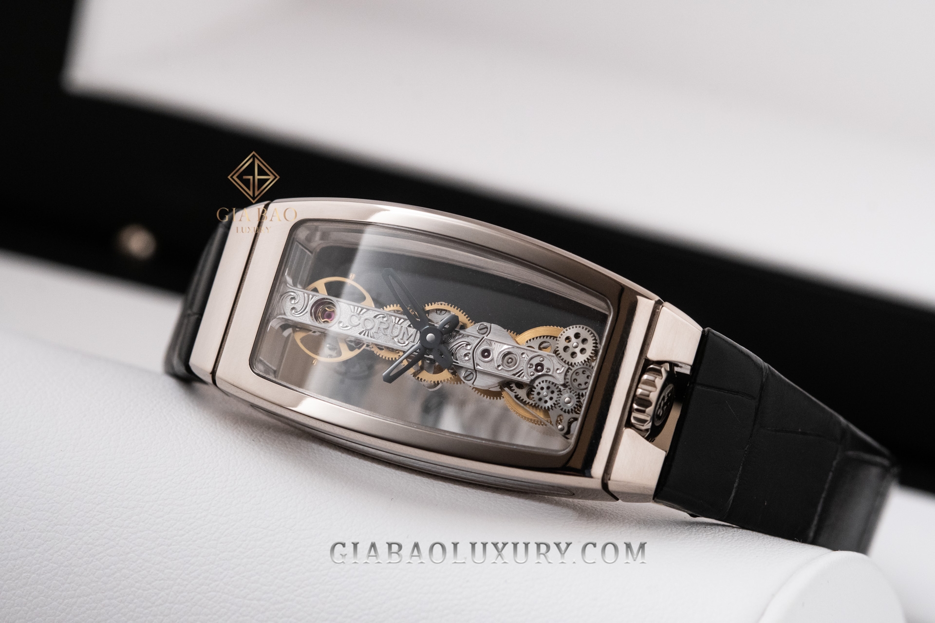 Corum Miss Golden Bridge ref. 113.101.59/0001 0000