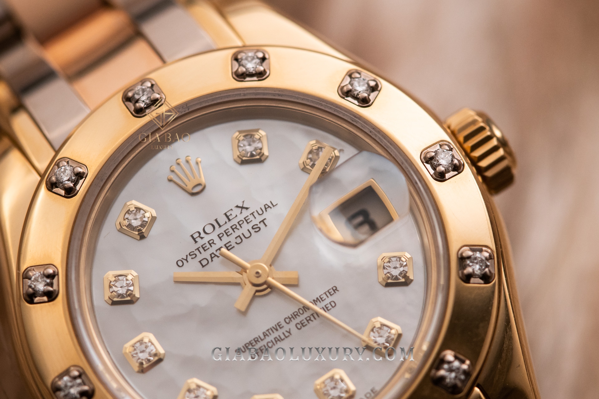 Đồng Hồ Rolex Pearlmaster 29 80318 Mặt Số vỏ Trai Trắng
