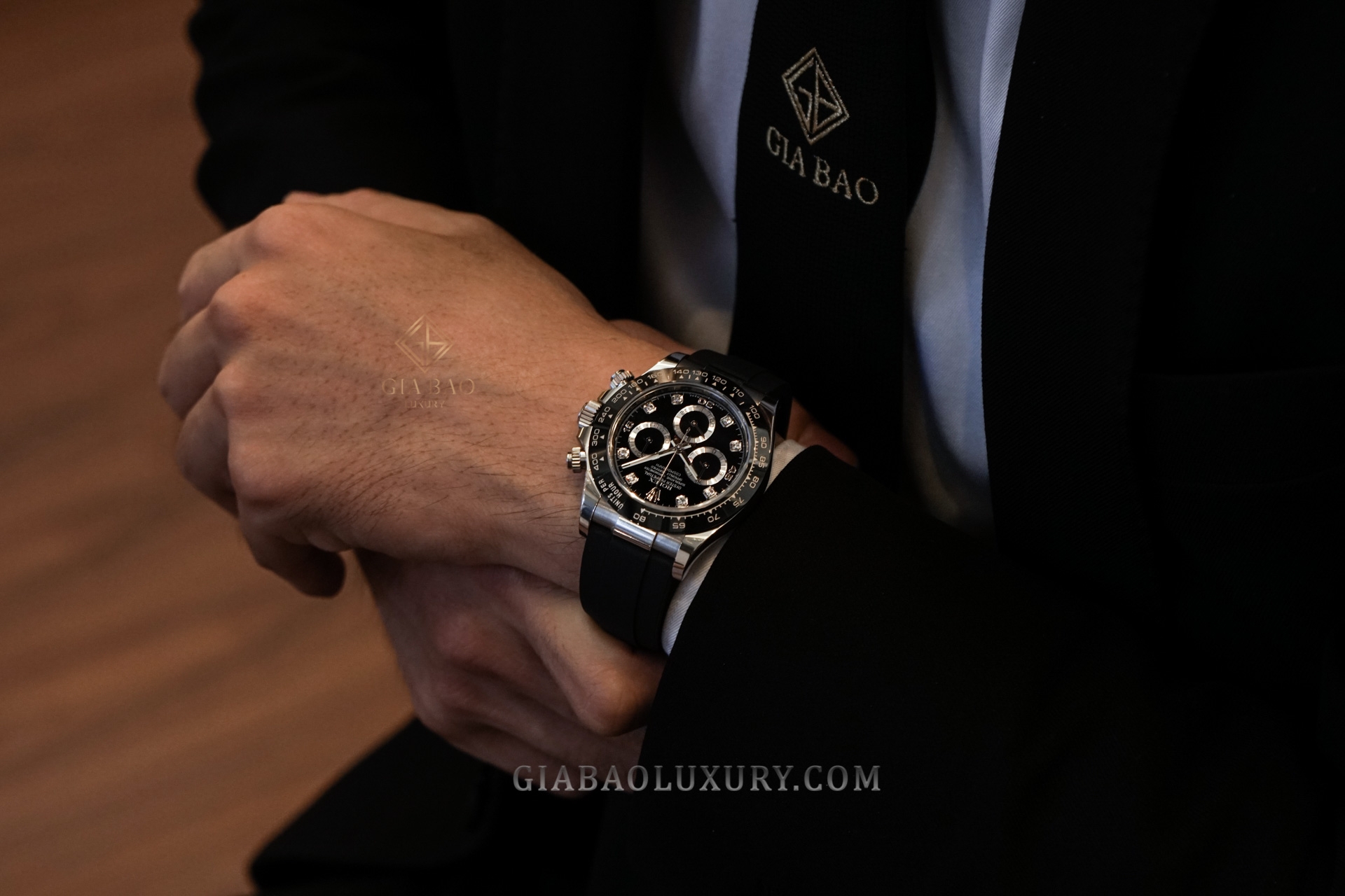 Đồng Hồ Rolex Cosmograph Daytona 116519LN Mặt Số Đen Nạm Kim Cương