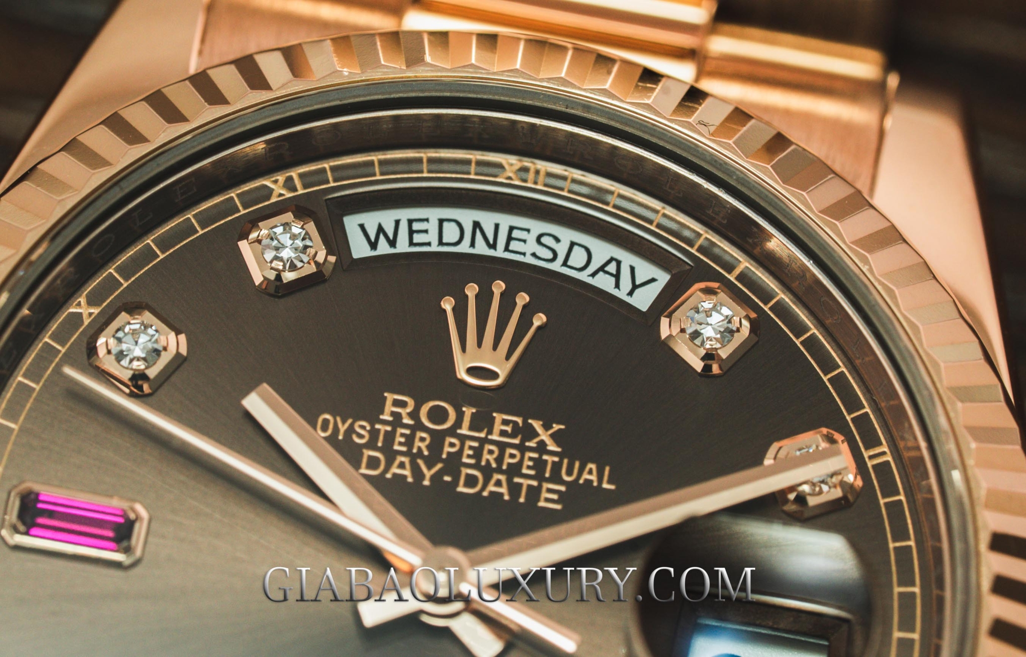 Đồng hồ Rolex Day-Date 118235 Mặt Số Chocolate Đá Ruby Đỏ Dây Đeo Oyster