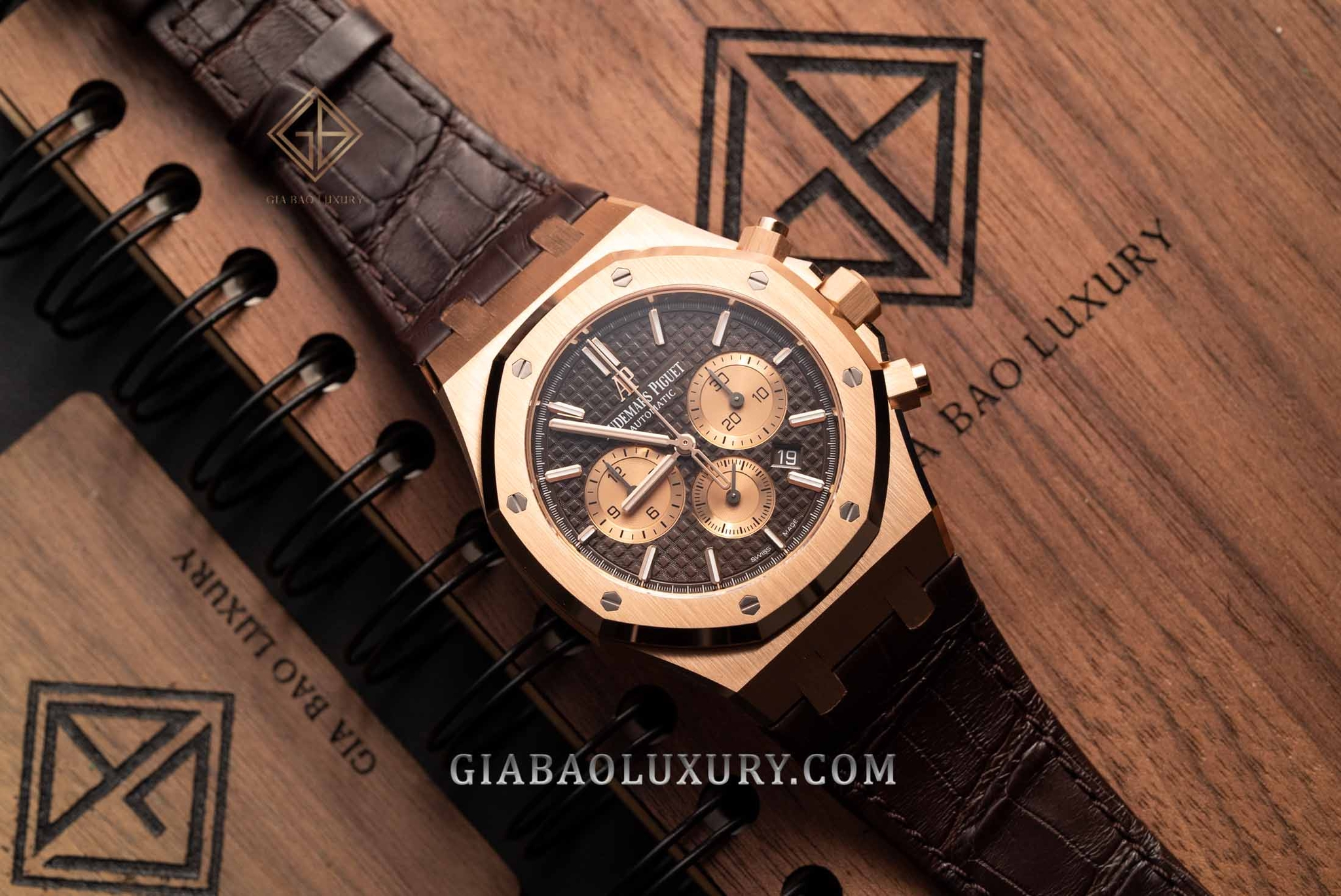 Audemars Piguet Royal Oak Chronograph mã hiệu 26331OR.OO.D821CR.01