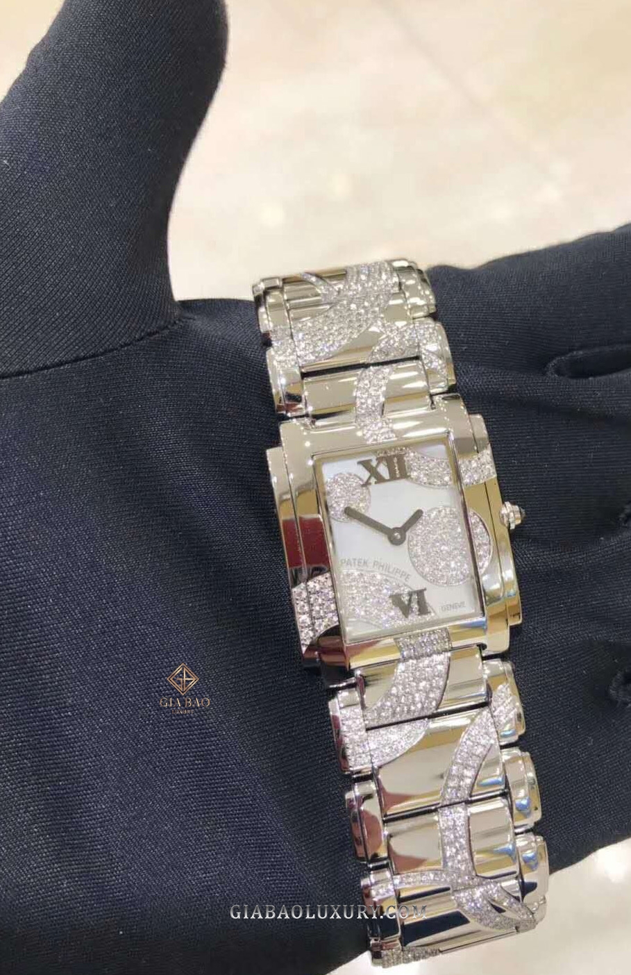 Đồng Hồ Patek Philippe Twenty-4 4910/49G-001