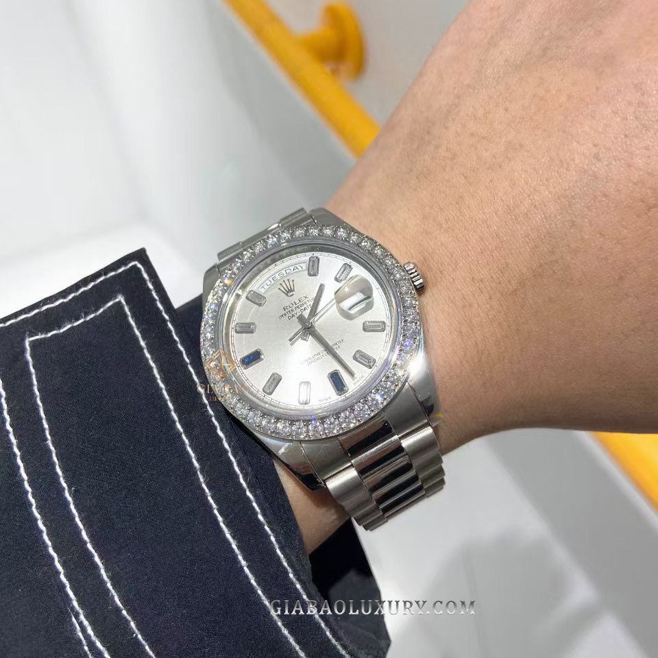 Đồng Hồ Rolex Day-Date II 218349 Mặt Số Bạc Đính Kim Cương Baguette