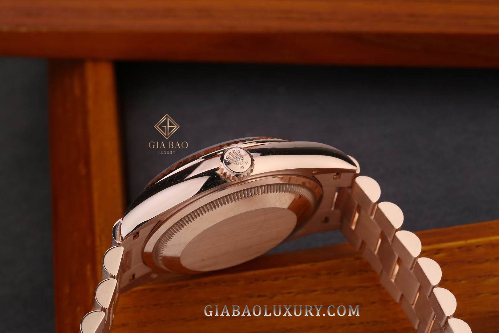 Đồng Hồ Rolex Day-Date 36 128235 Mặt Số Đính Kim Cương
