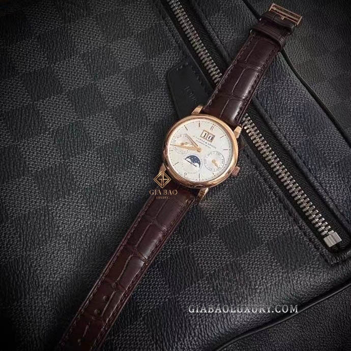 Đồng Hồ A. Lange & Söhne Saxonia Annual Calendar 330.032