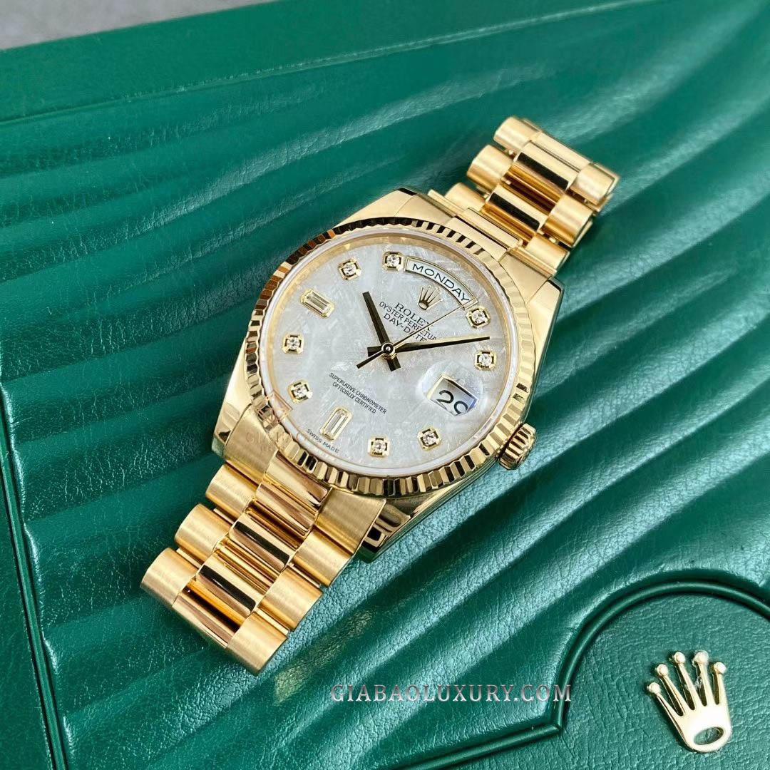 Đồng Hồ Rolex Day Date 36 118238 Mặt Số Vỏ Trai Trắng