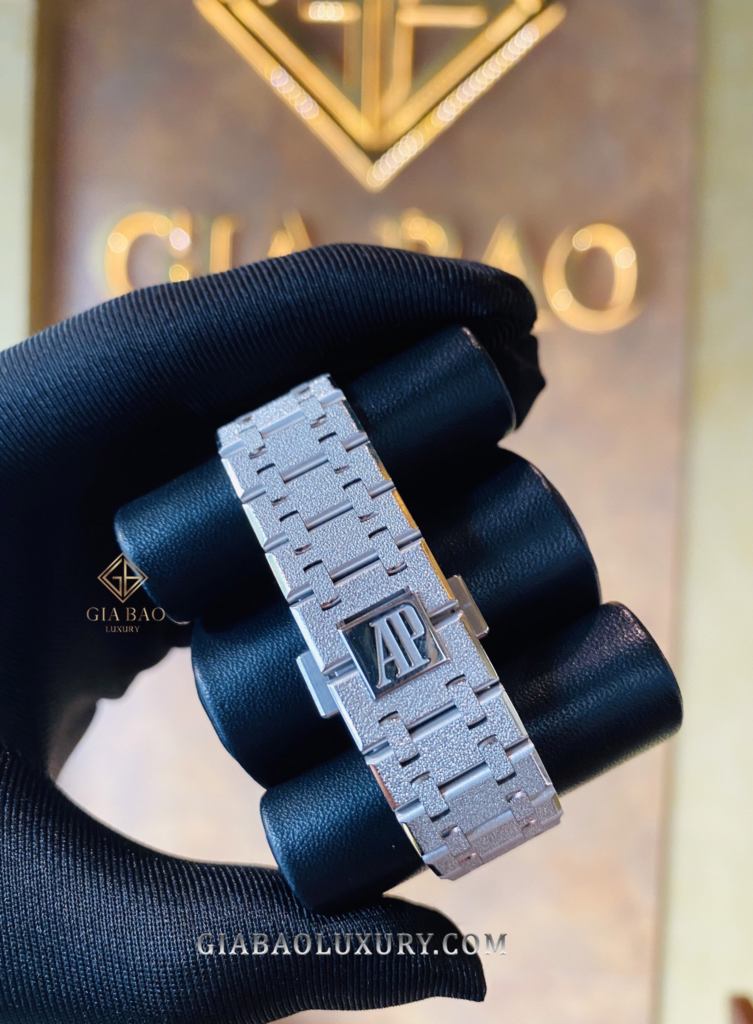 Đồng Hồ Audemars Piguet Royal Oak Frosted Gold 67653BC.GG.1263BC.02