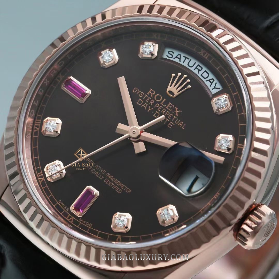 Đồng Hồ Rolex Day-Date 36 118135 Mặt Số Chocolate Nạm Kim Cương Và Hồng Ngọc