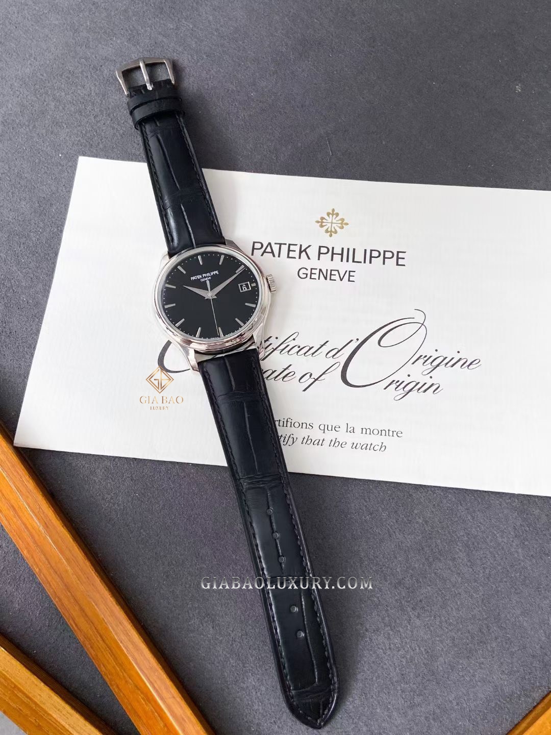 Đồng Hồ Patek Philippe Calatrava 5227G-010