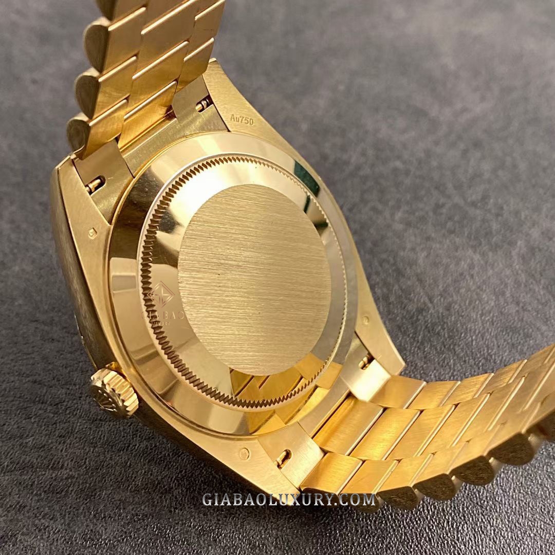 Đồng Hồ Rolex Day-Date 40 228238 Mặt Số Bạc Họa Tiết Chéo