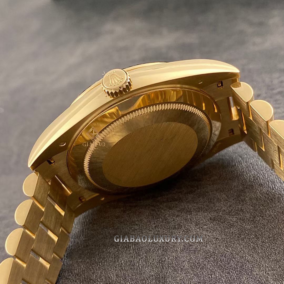 Đồng Hồ Rolex Day-Date 40 228238 Mặt Số Bạc Họa Tiết Chéo