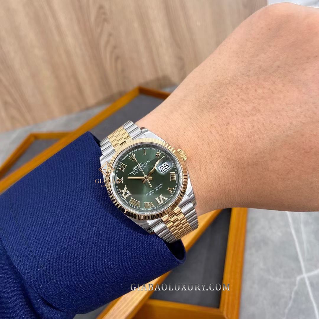 Đồng Hồ Rolex Datejust 36 126233 Mặt Số Xanh Oliu Cọc Số La Mã Nạm Kim Cương