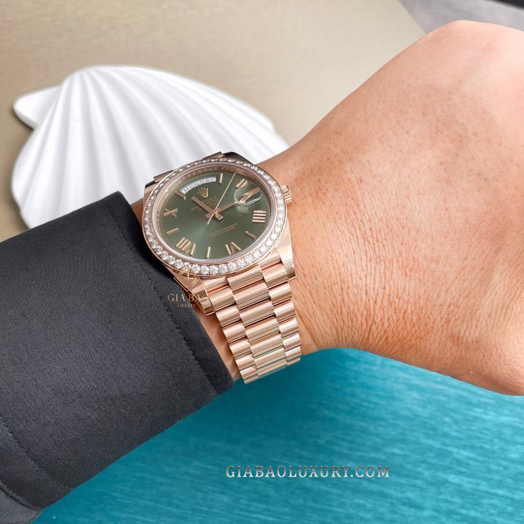 Đồng Hồ Rolex Day-Date 40 228345RBR Mặt Số Xanh Olive