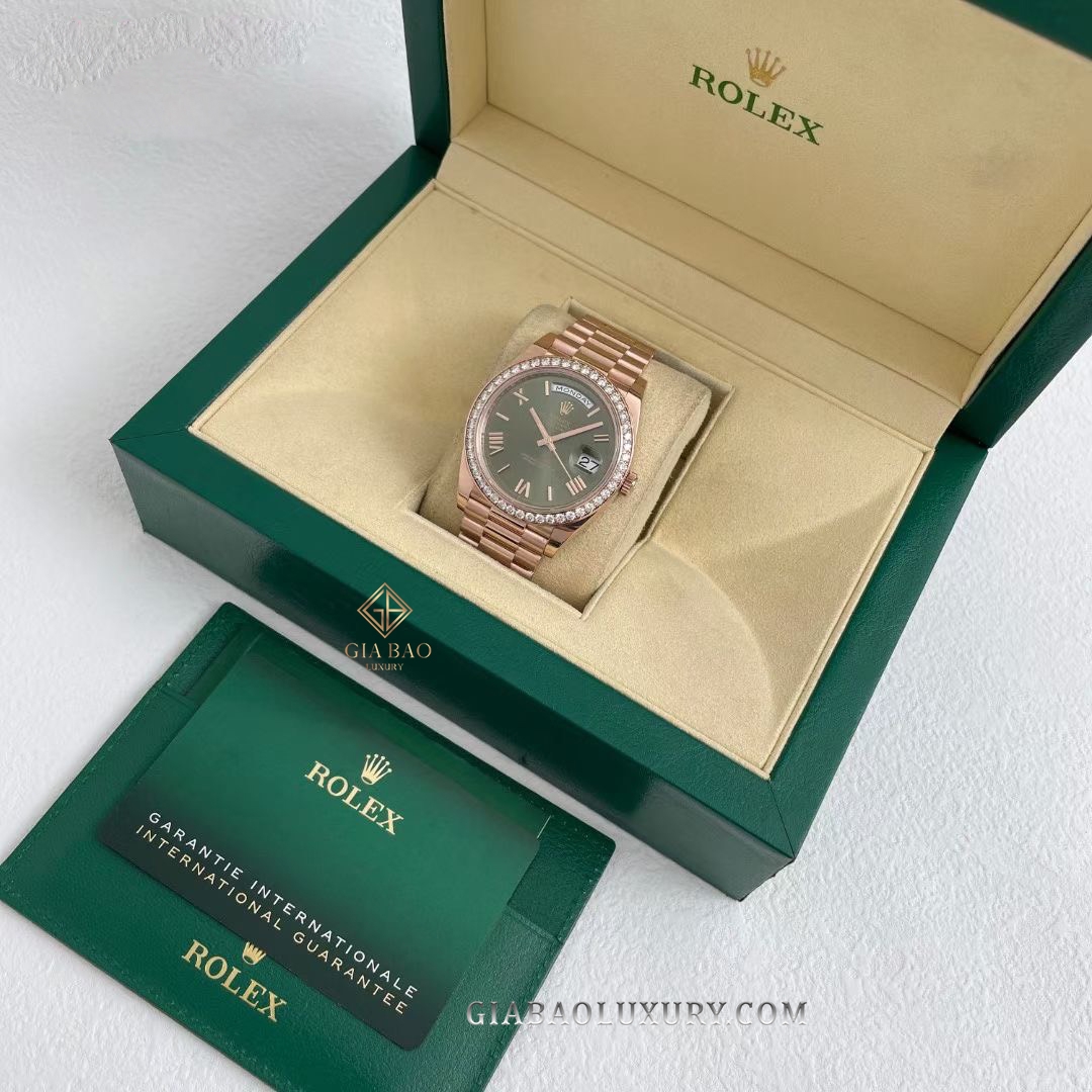 Đồng Hồ Rolex Day-Date 40 228345RBR Mặt Số Xanh Olive
