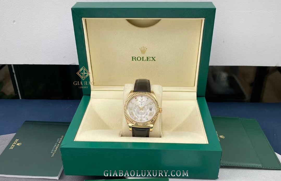 Đồng Hồ Rolex Sky-Dweller 326138 Mặt Số Bạc Cọc Số La Mã