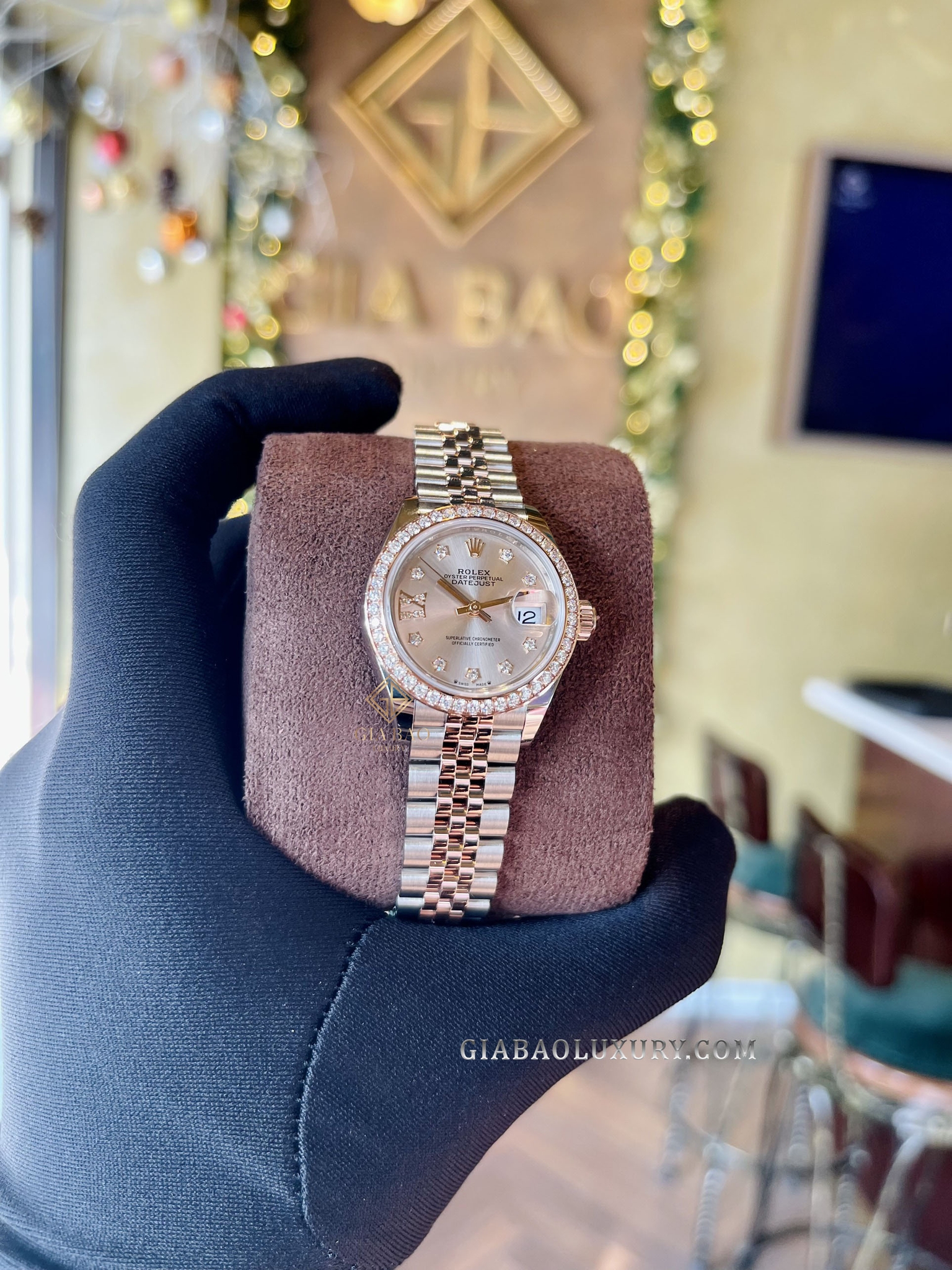 Đồng Hồ Rolex Lady-Datejust 279381RBR Mặt Sundurst Cọc Số Kim Cương Sao